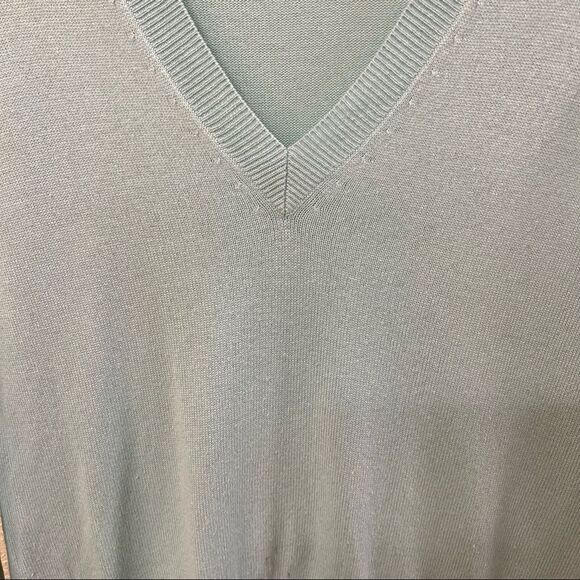Loft V-Neck Long Sleeve Sweater Size SP - Picture 2 of 4